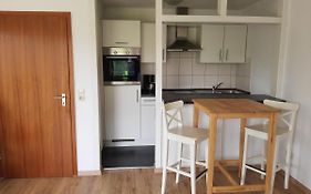 Moderne Wohnung Im Gruenen Mit Schoener Terasse